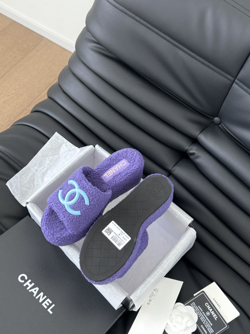Ch**el slippers